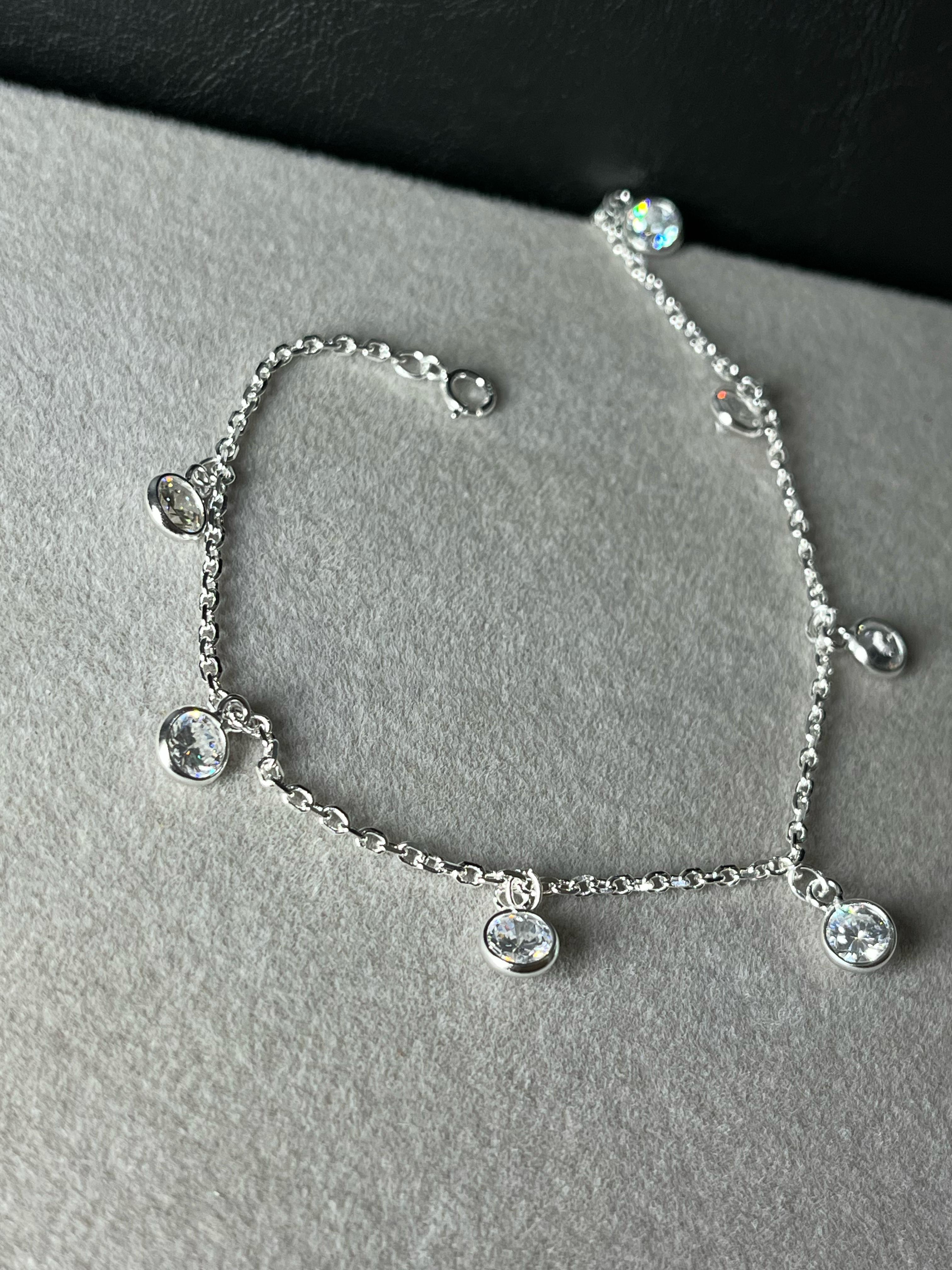 Pulsera con dijes de forma susano