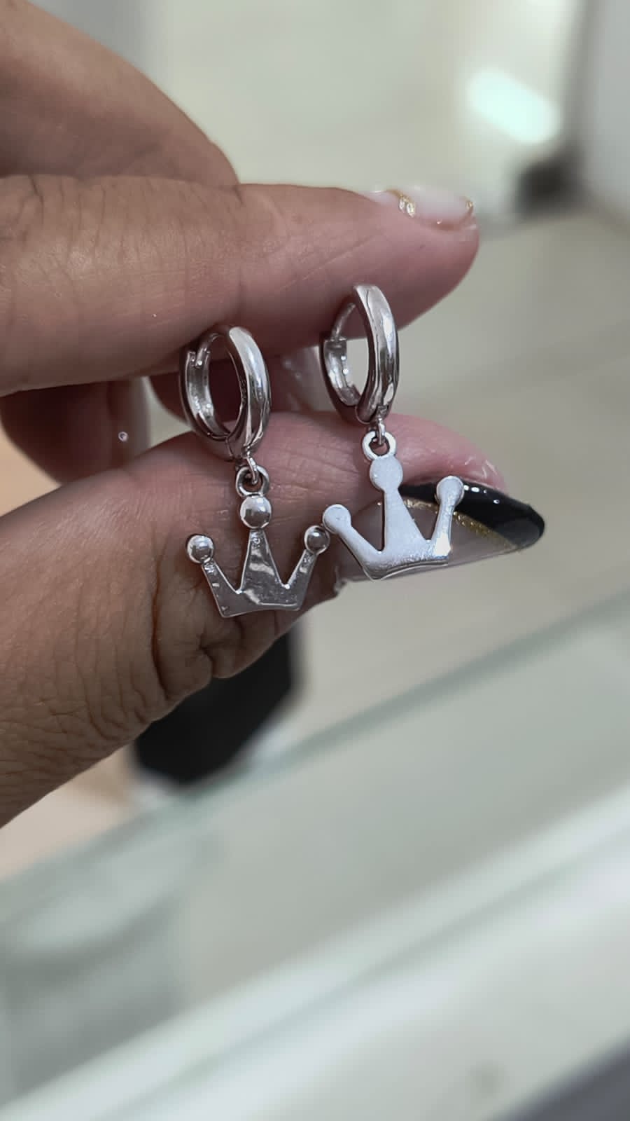 Argollitas con dije en corona