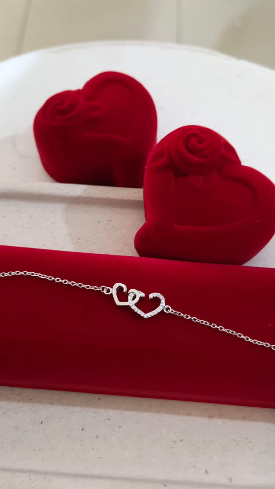 Pulsera de plata de corazones