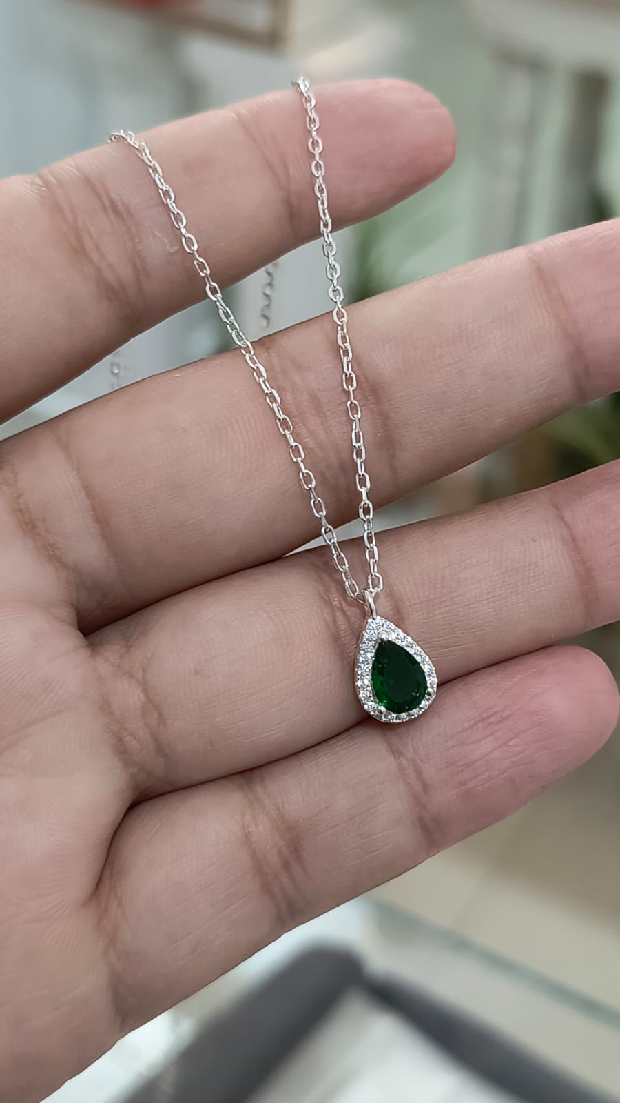 Gargantilla con dije gota