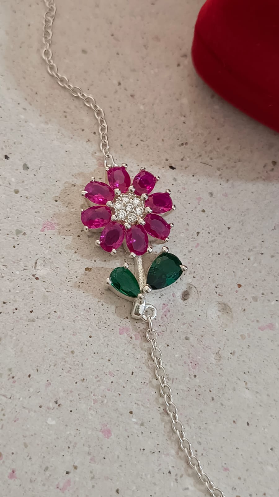 Pulsera de plata con dije flor