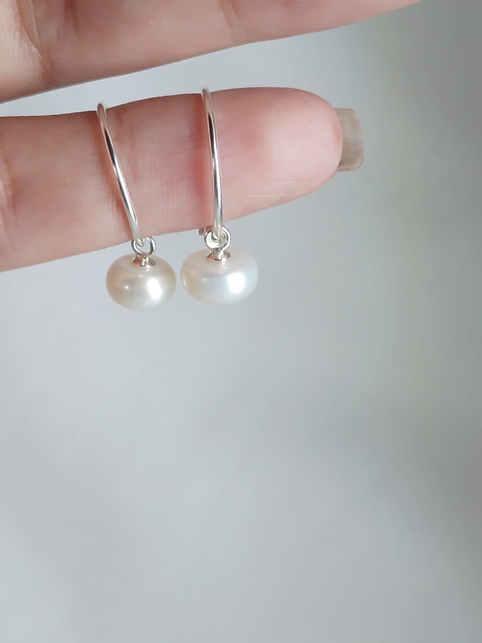 Argollitas con dije perlas