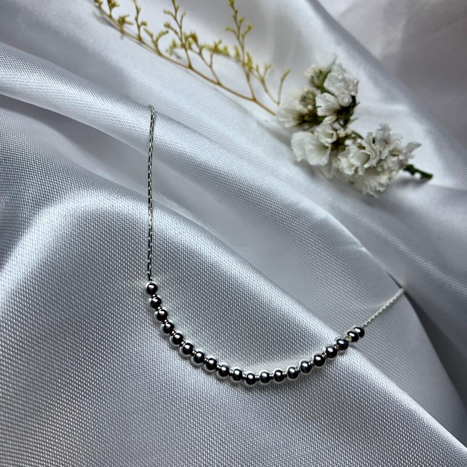 Pulsera de plata con bolitas