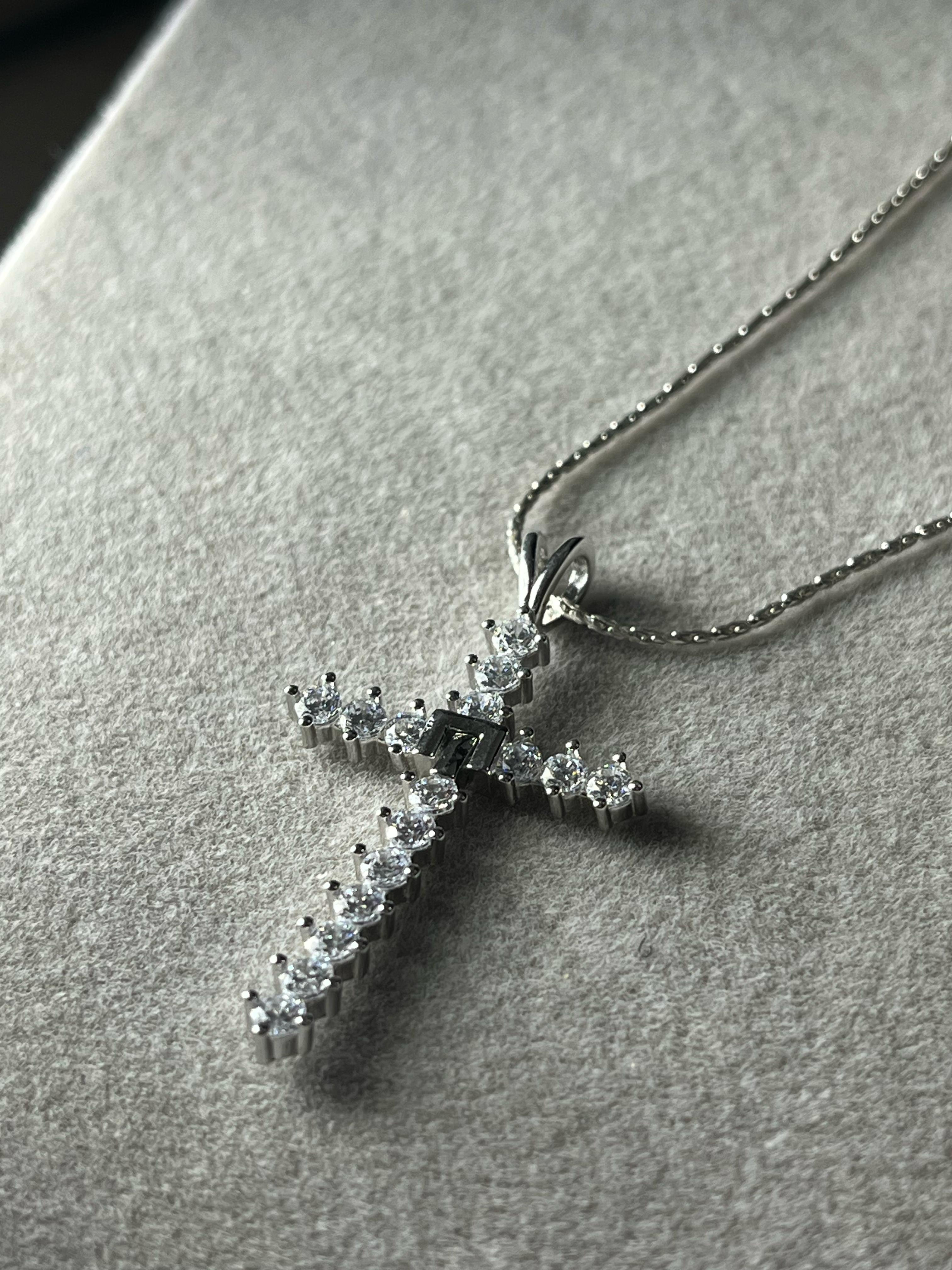 Dije cruz cubic flexible