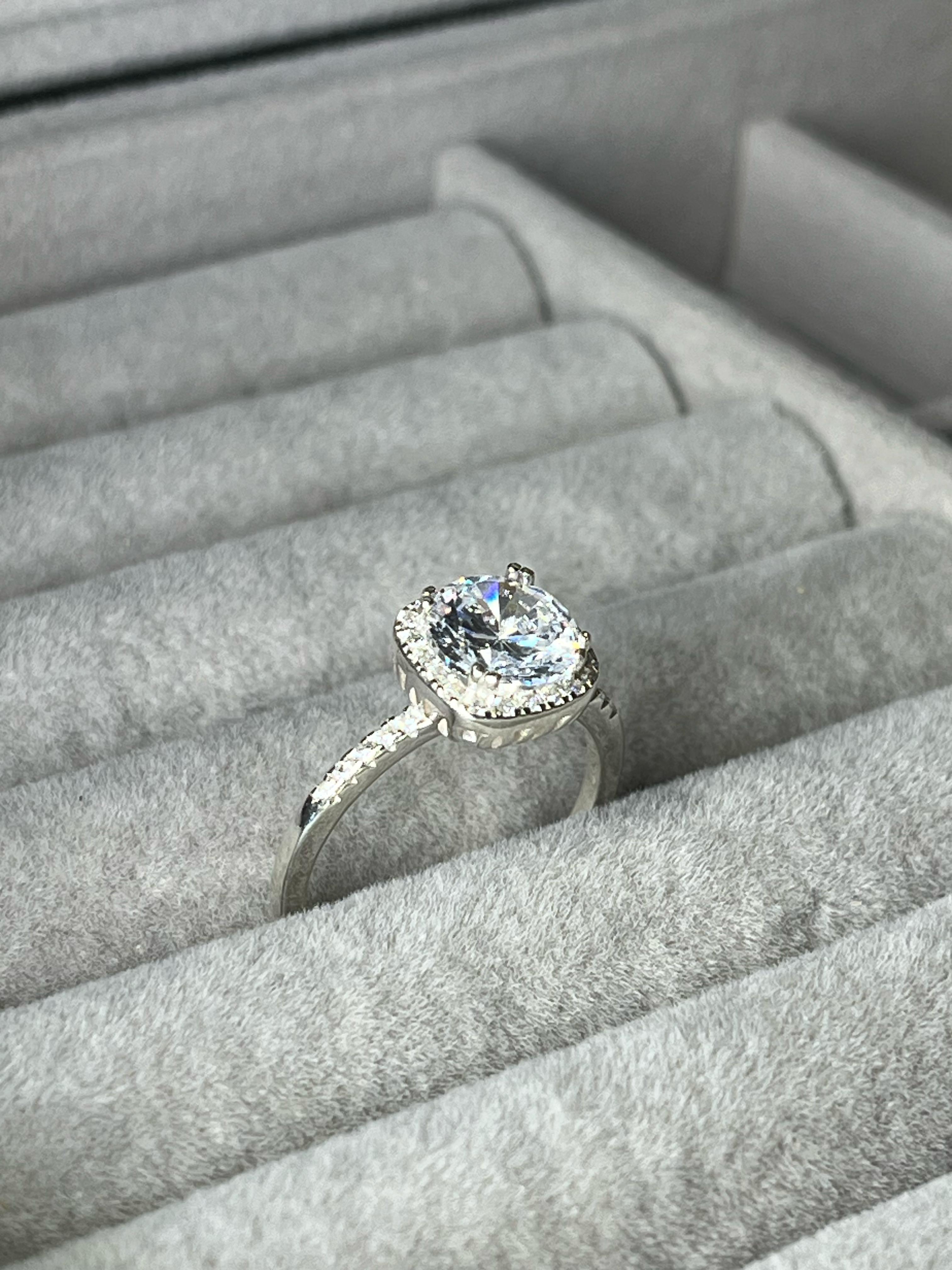 Anillo cintillo con cubic