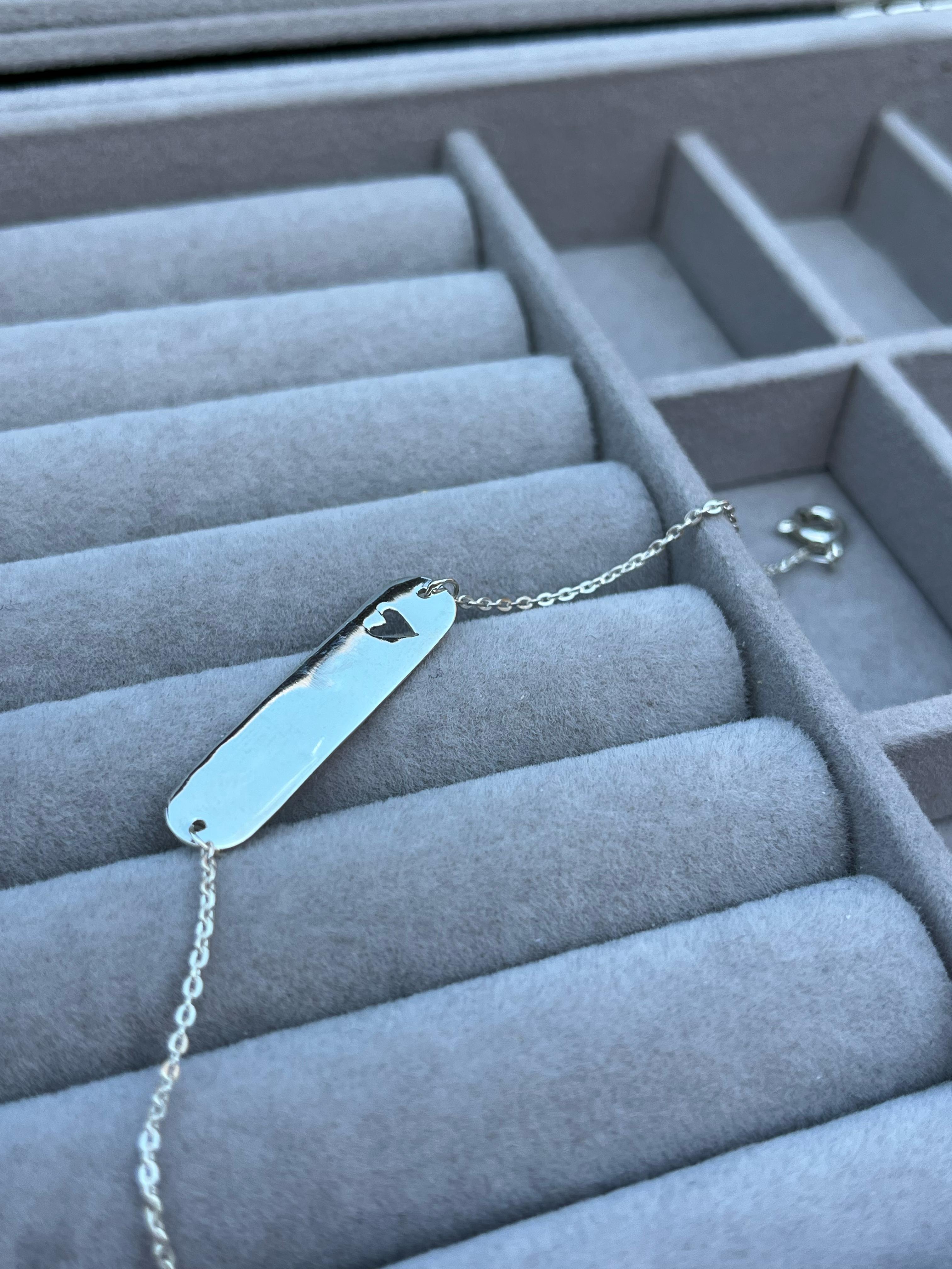 Pulsera identidad con corazon calado