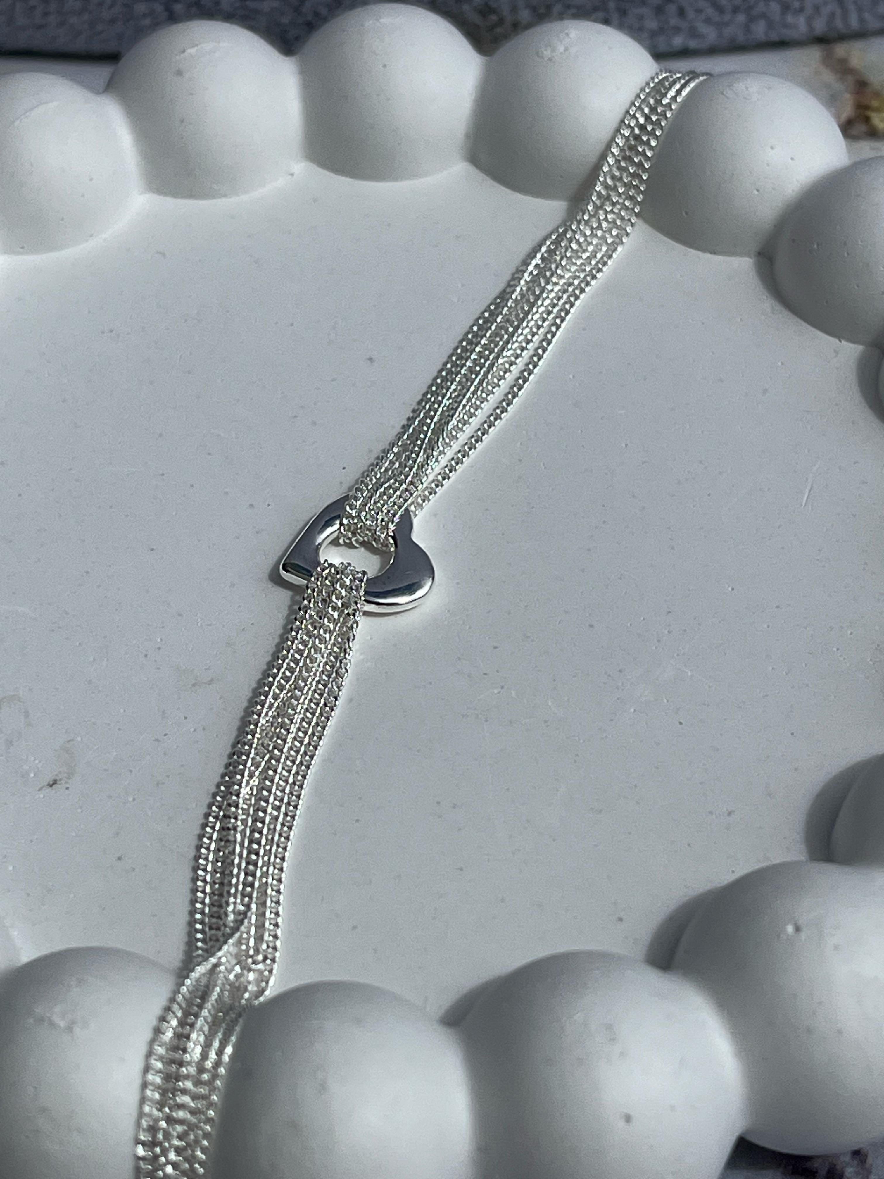 Pulsera con varias cadenas con dije corazon