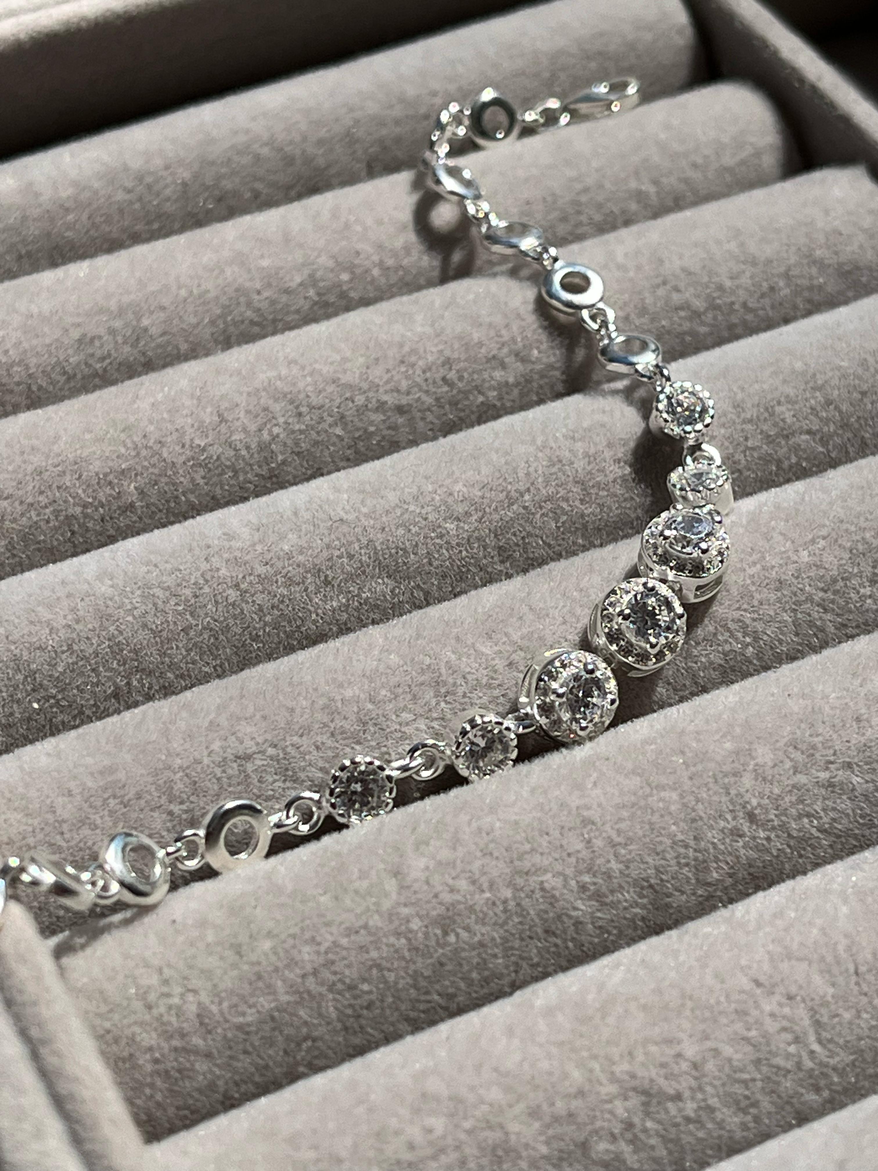 Pulsera con dijes susanos