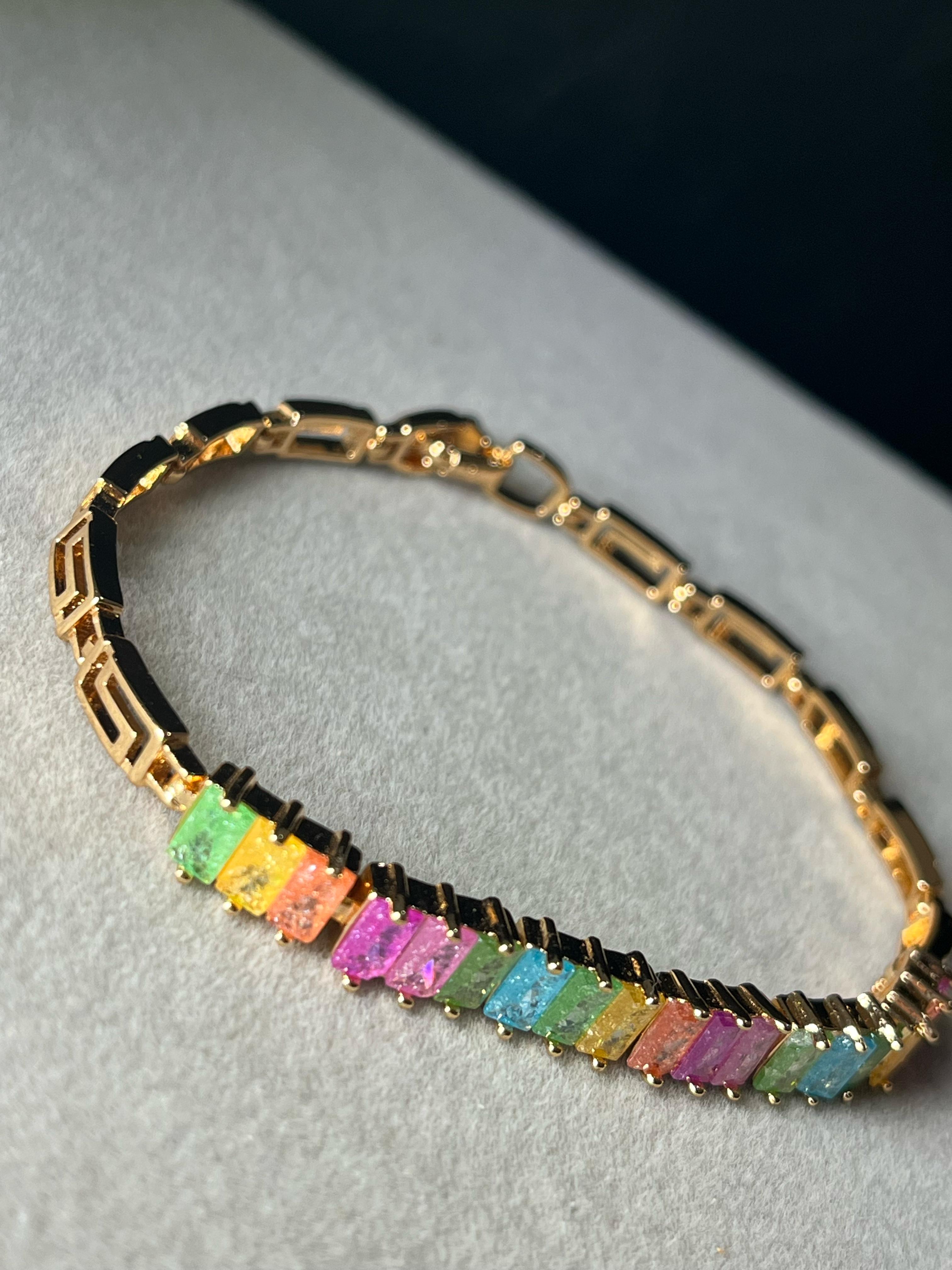 Pulsera dorada fantasia multicolos con piedras multicolor