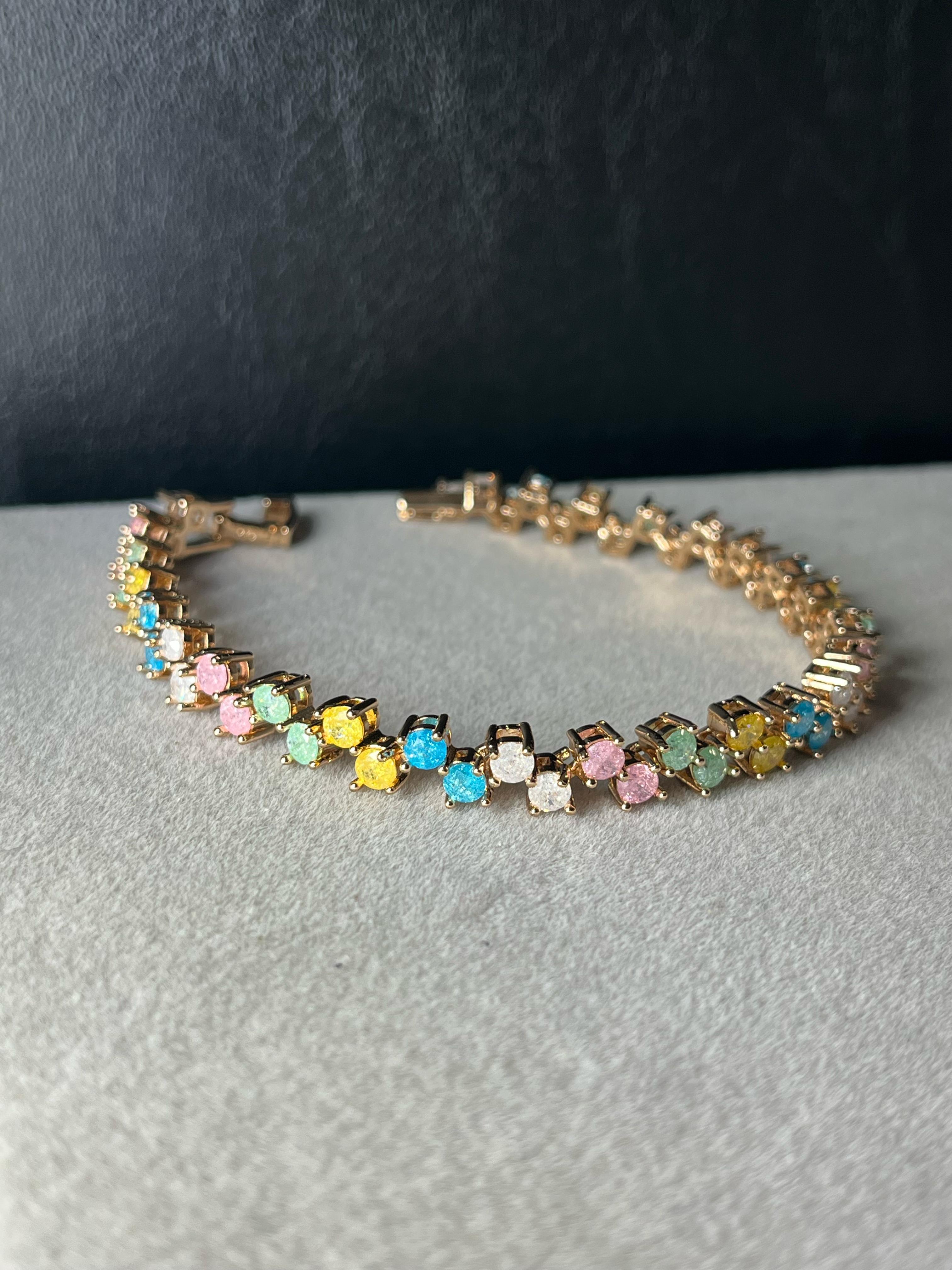 Pulsera dorada con cubic multicolor