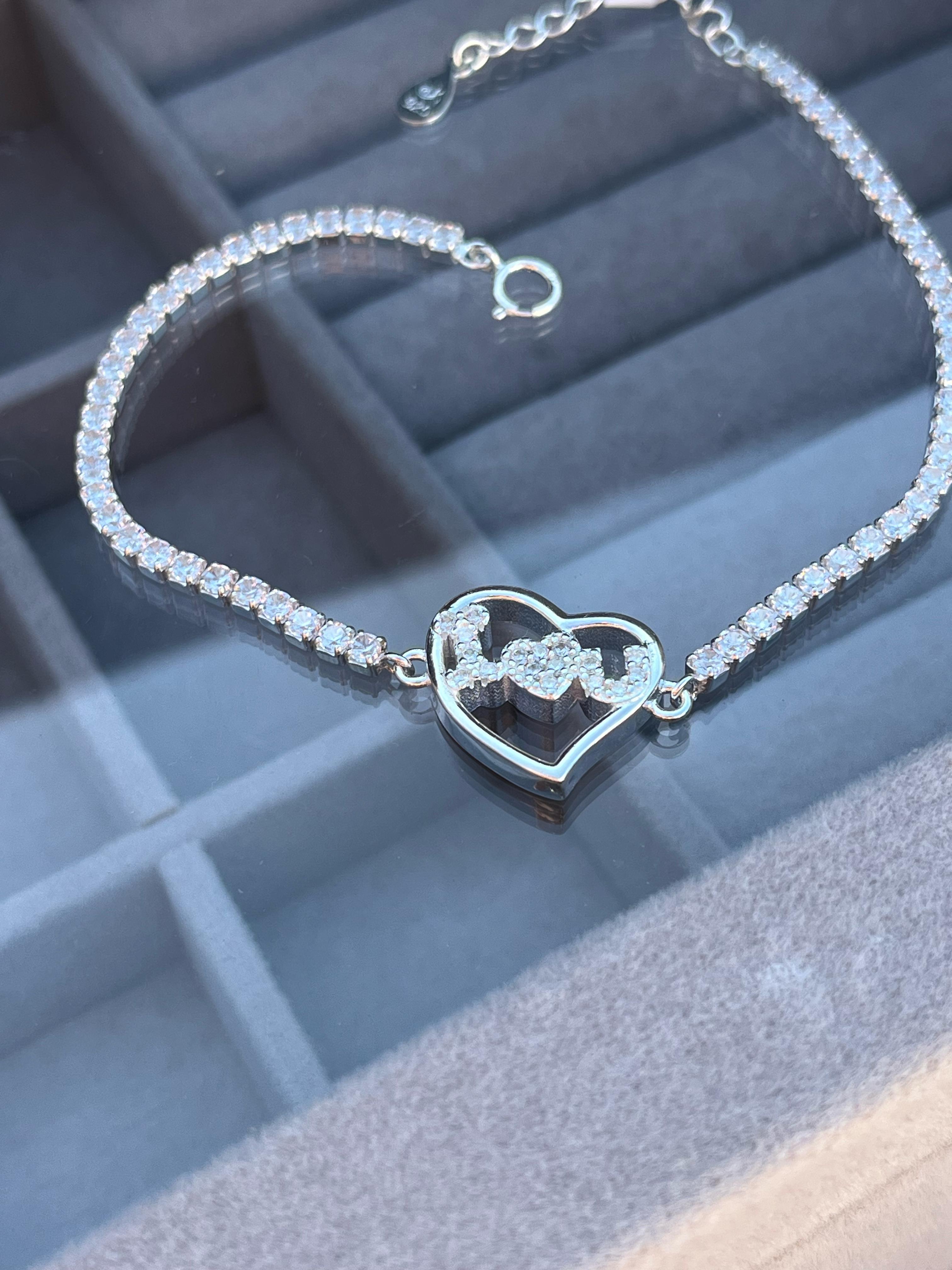 Pulsera tennis con dije cabezon en el centro