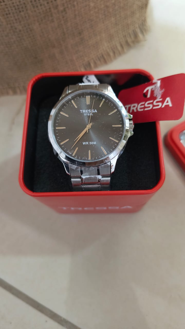 Reloj  Tressa malla metalica con fondo negro