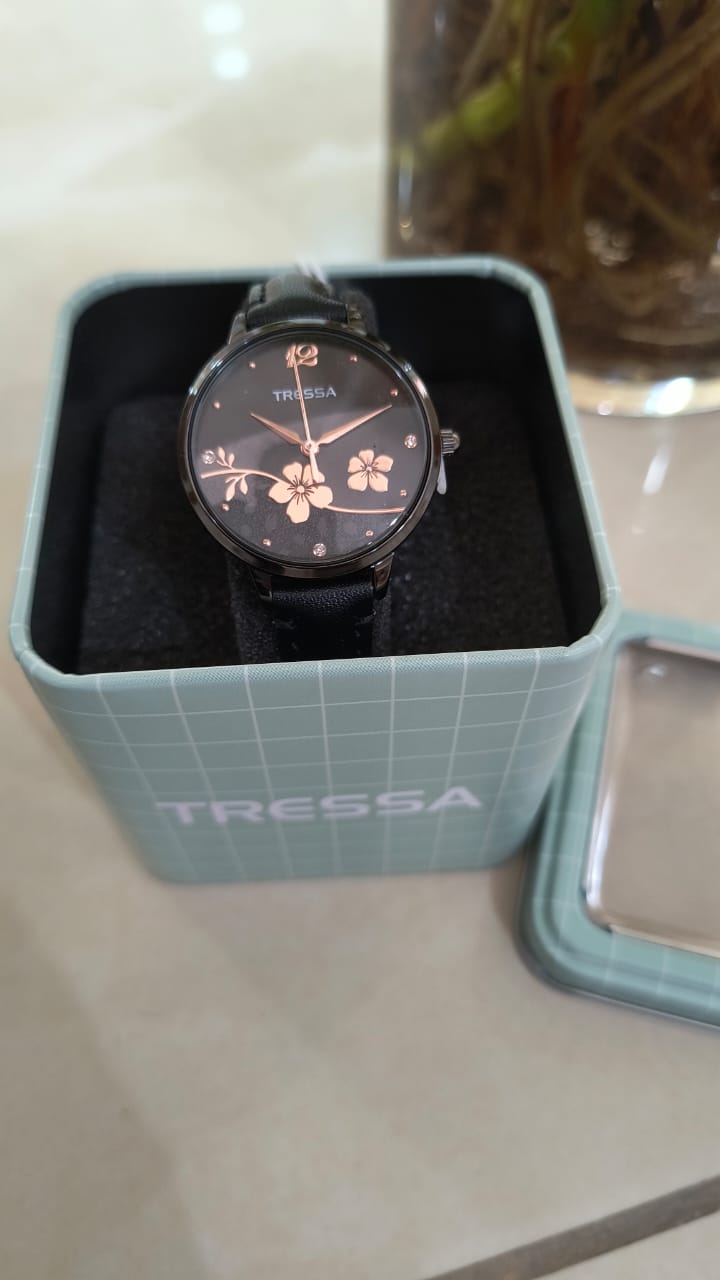 Reloj tressa con malla de cuero negro