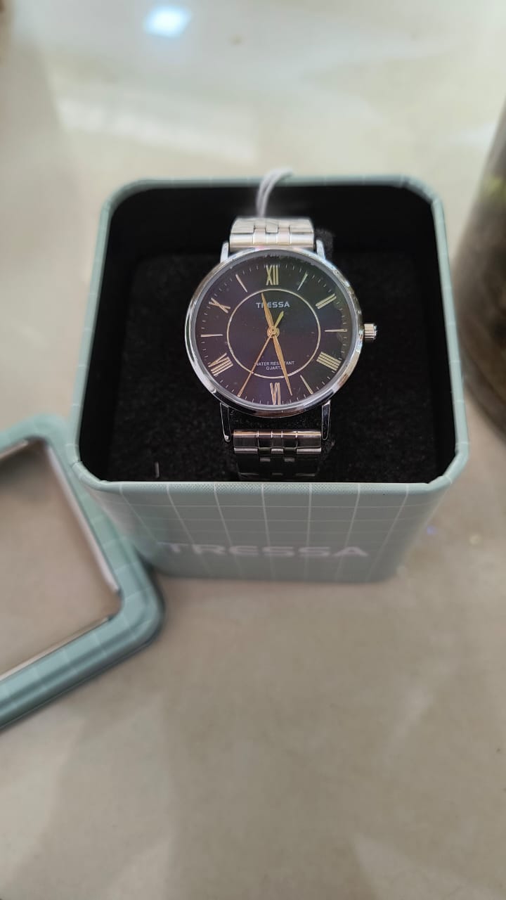 Reloj de Trassa malla metalica fondo azul