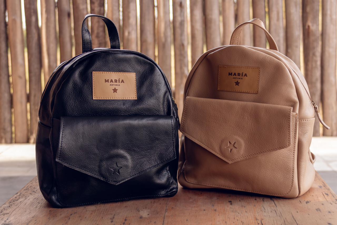 Mochila pekin de cuero negra