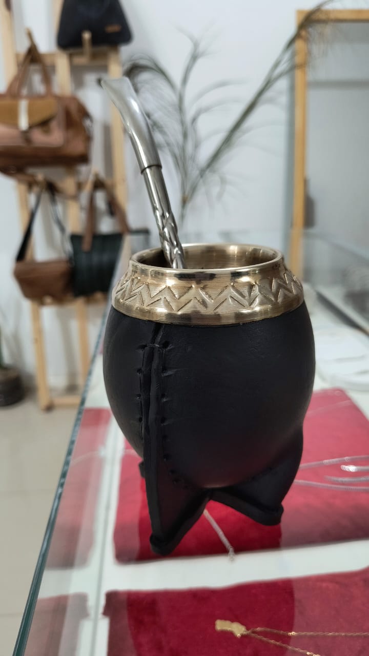 Mate Torpedo Uruguayo virola con alpaca cincelada (Solo el mate)