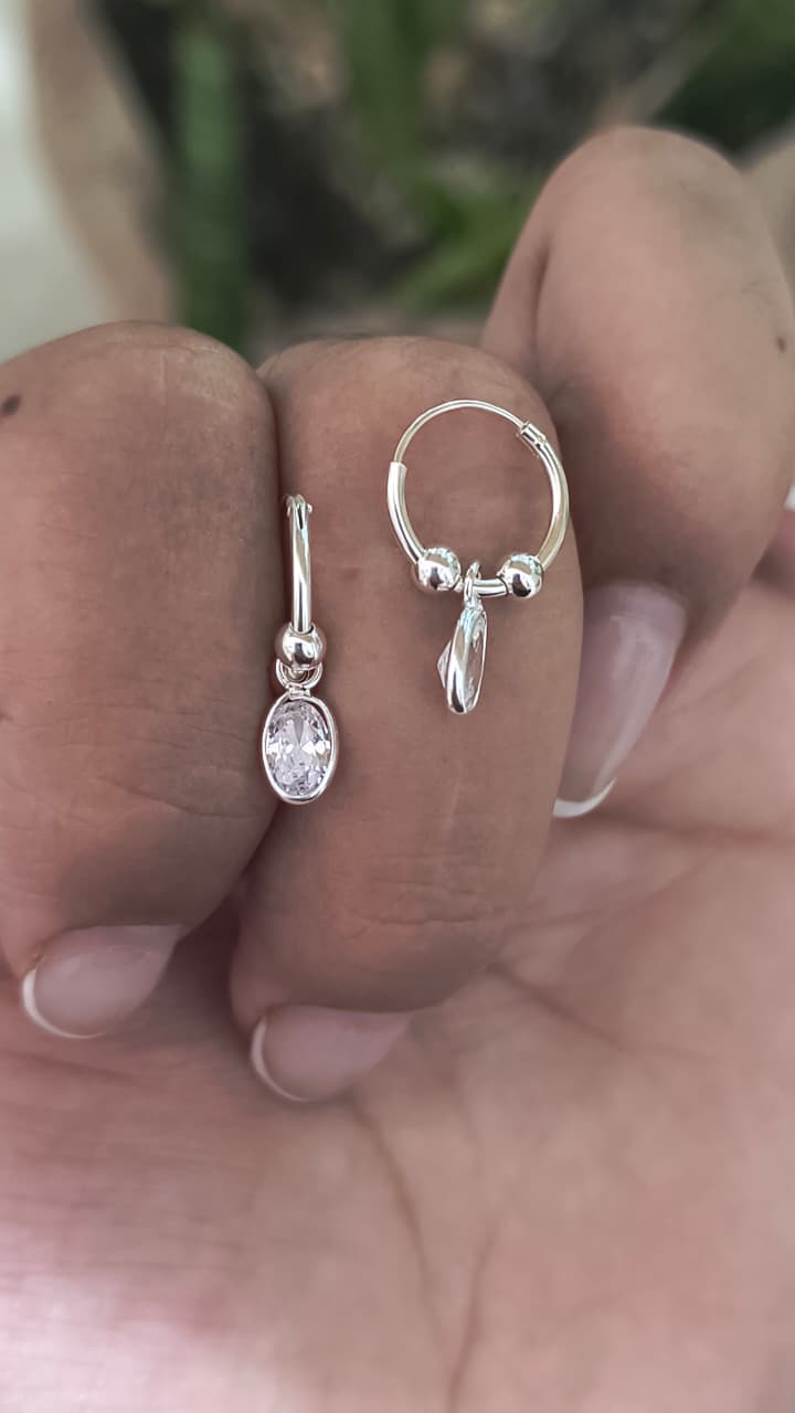 Mini argollitas de plata con dije cubic 