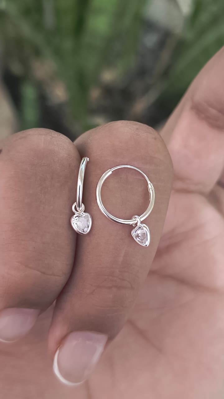 Mini argollitas con dije corazon con cubic