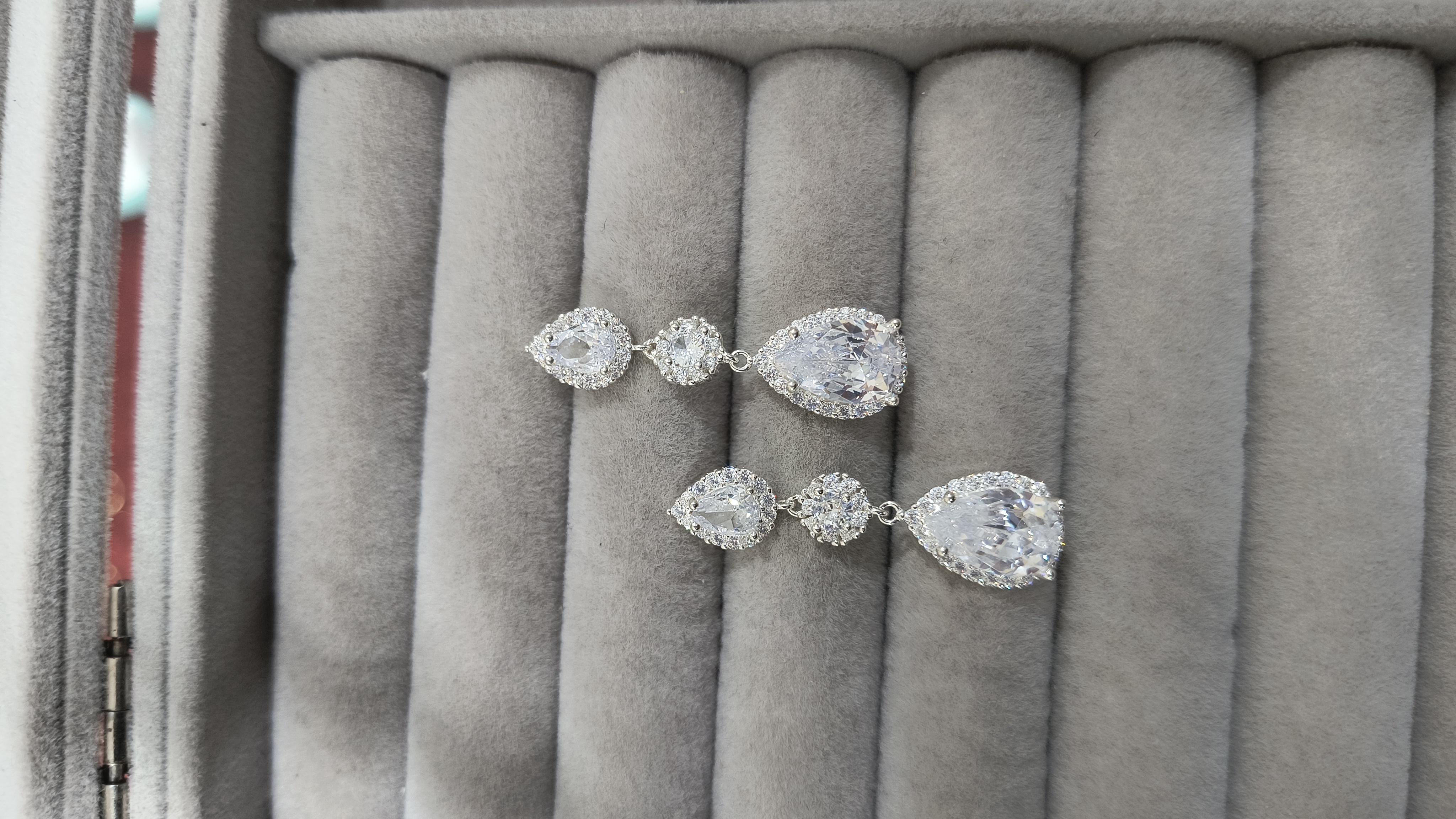 Aros colgantes con cubic