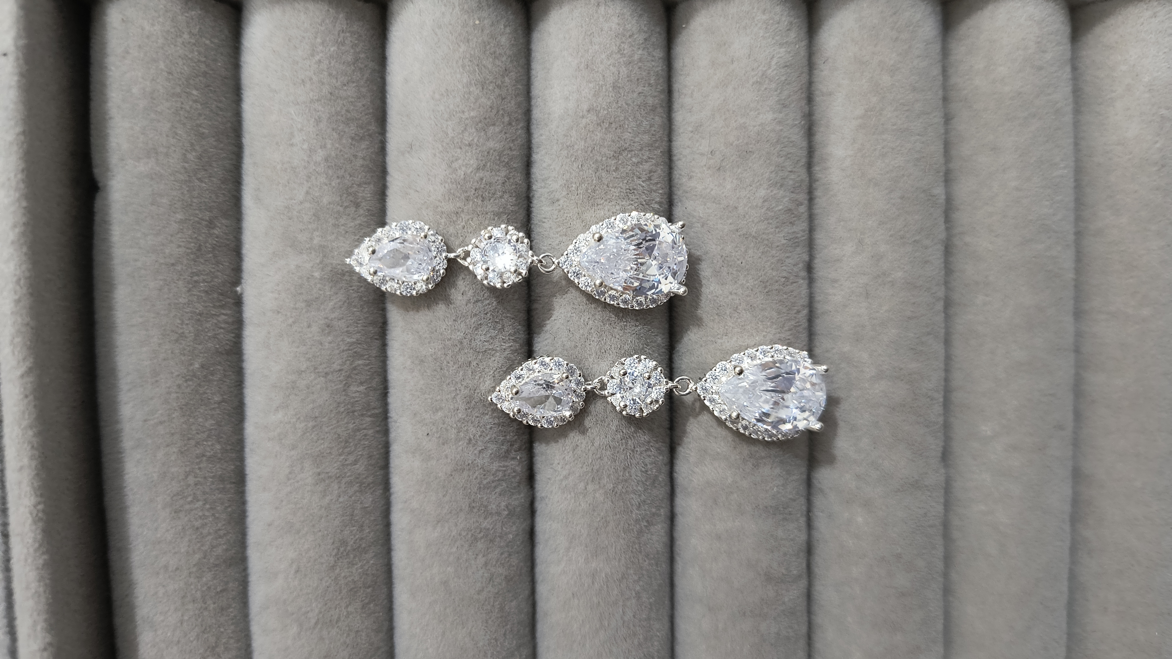 Aros colgantes con cubic