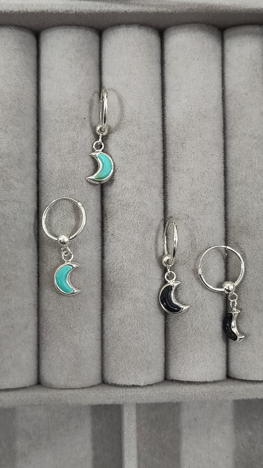 Argollitas mini con dijes luna esmaltado