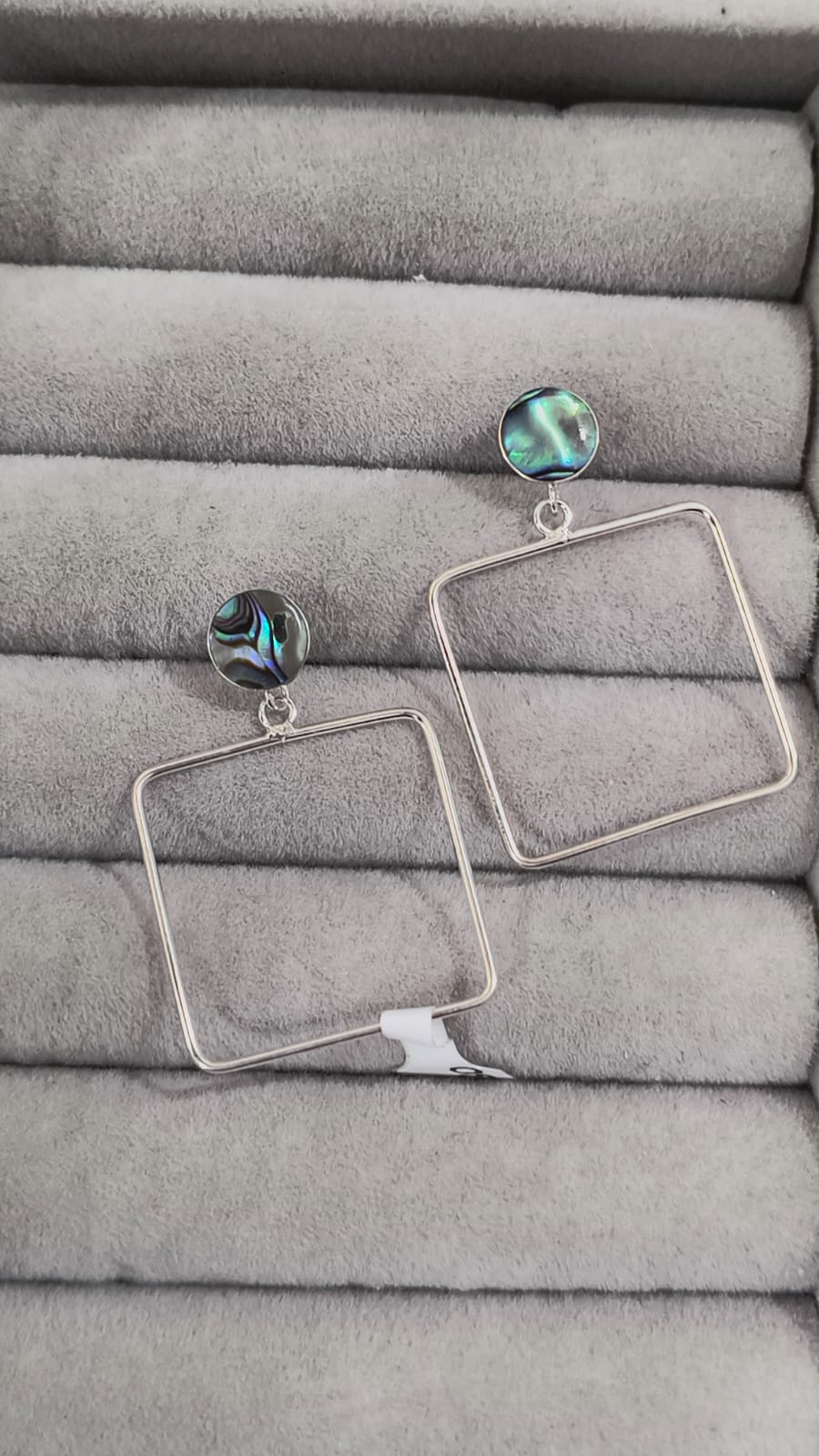 Aros colgantes cuadrados con nacar 