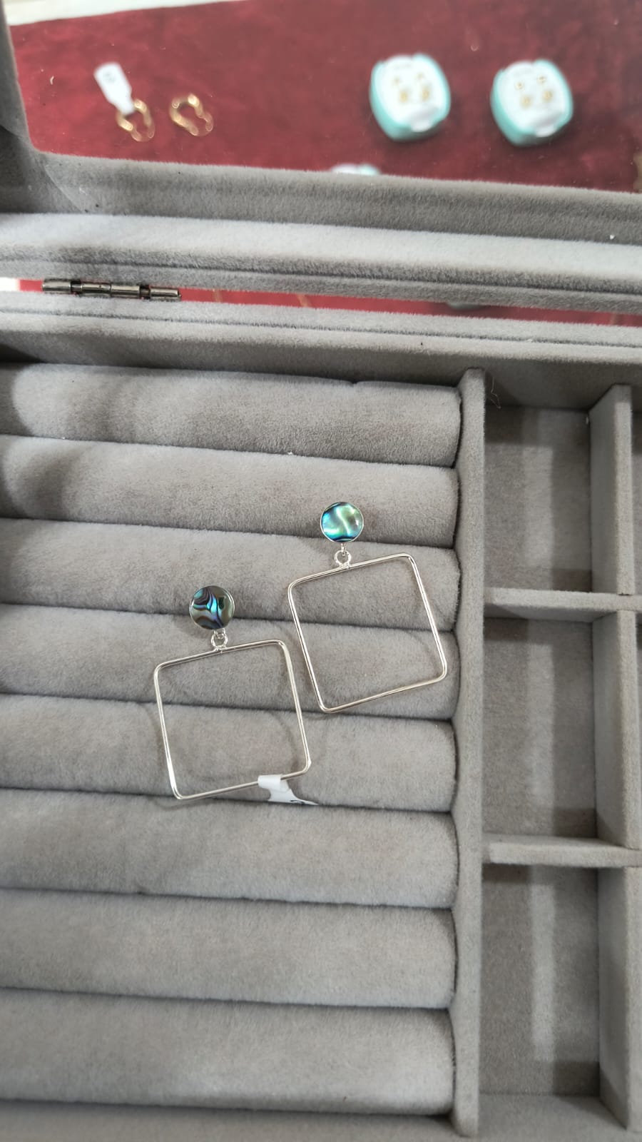Aros colgantes cuadrados con nacar 
