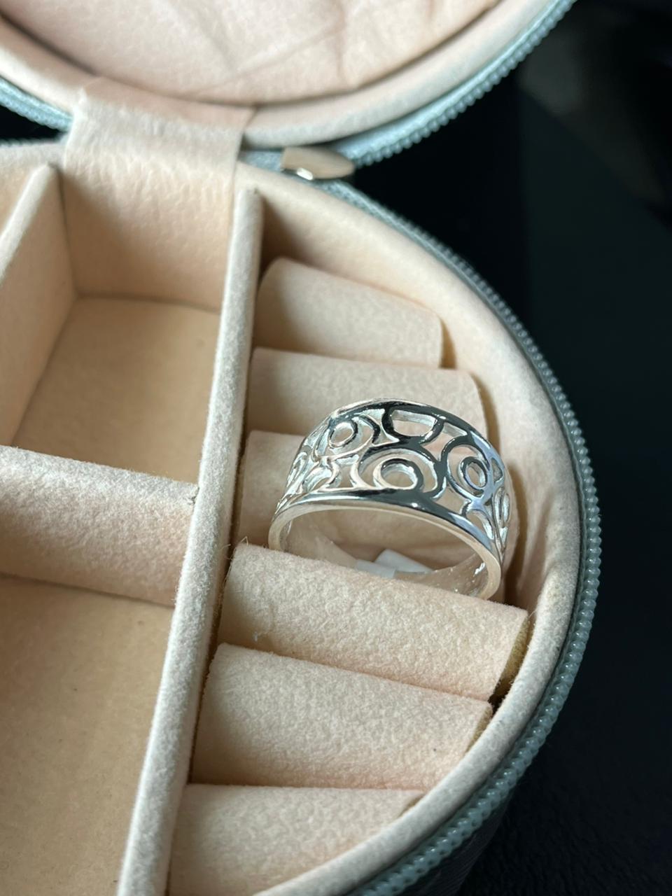 Anillo de plata calada