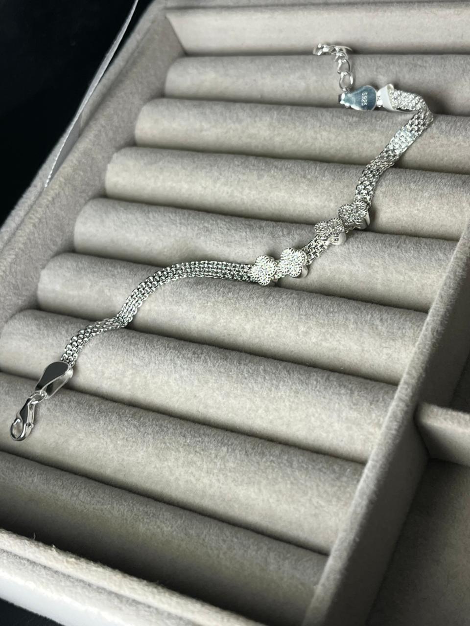 Pulsera tejida Van Cleff