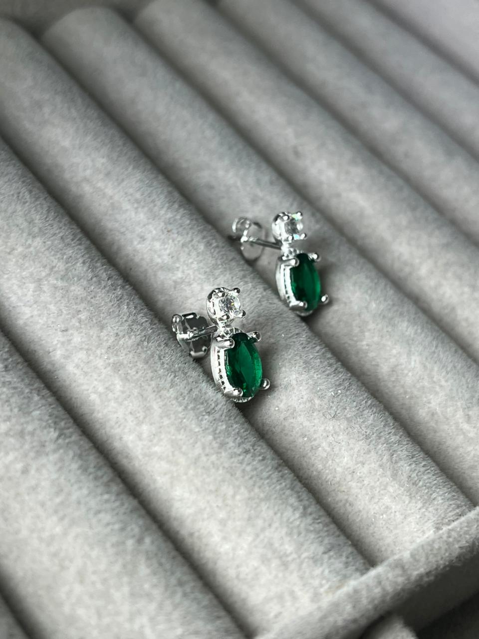 Aros pasantes con piedra verde