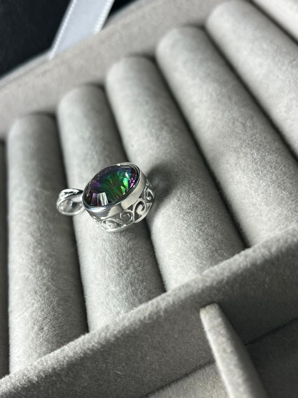Dije con piedra amatista