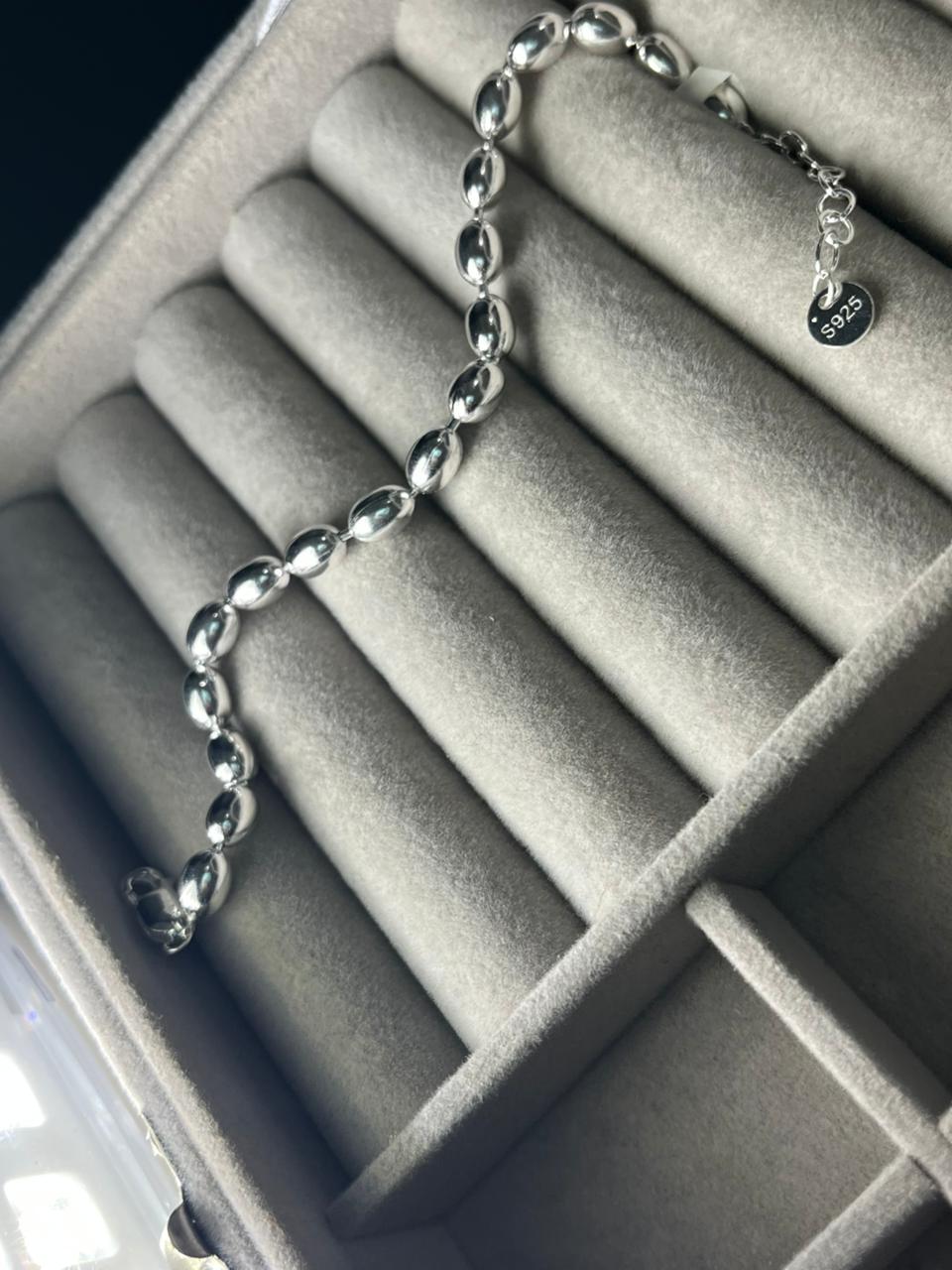 Pulsera con bolitas