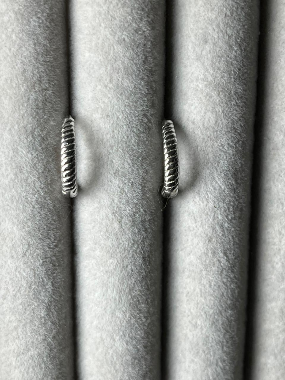 Argollitas de plata rodinada con rallitas 