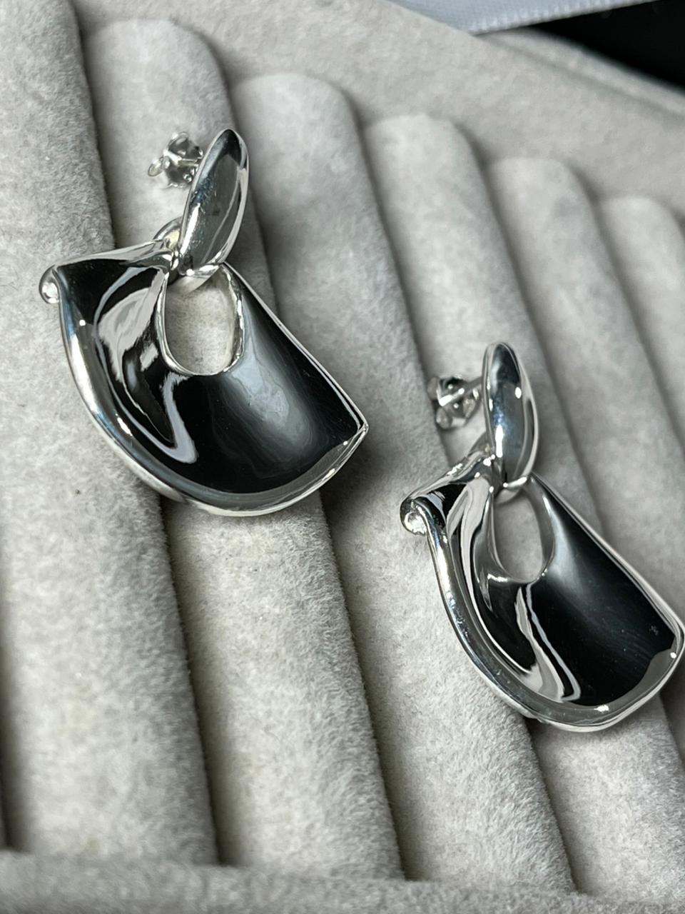 Aros colgantes de plata inflada