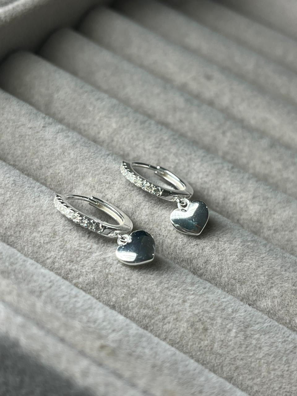 Argollita mini con dije de corazón