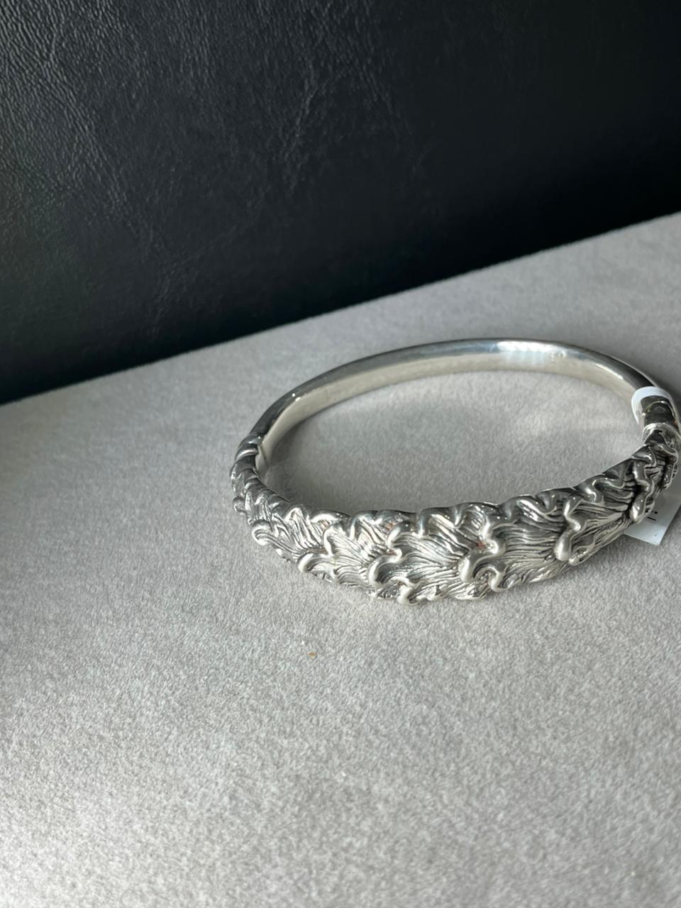 Esclava de plata inflada
