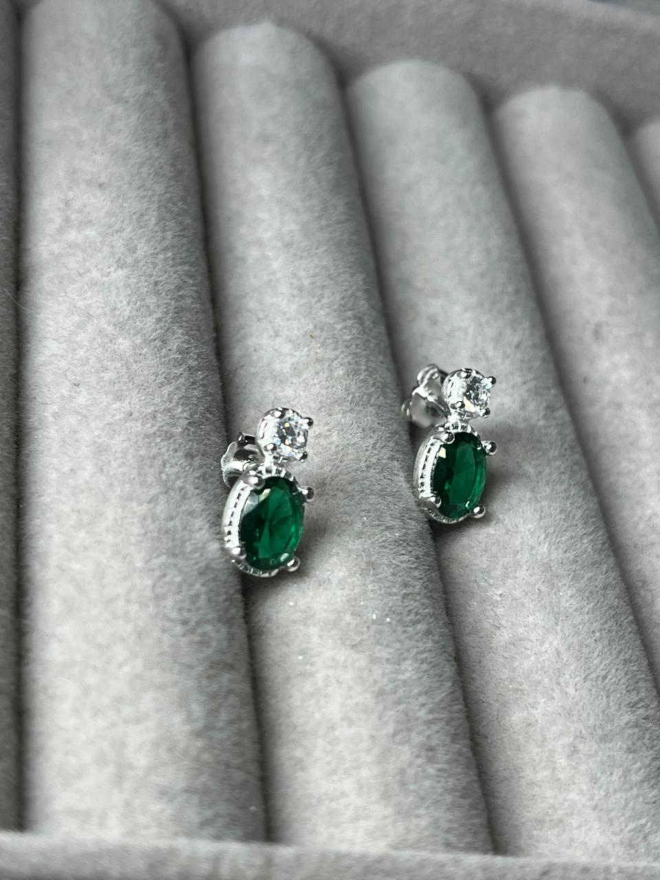 Aros pasantes con piedra verde