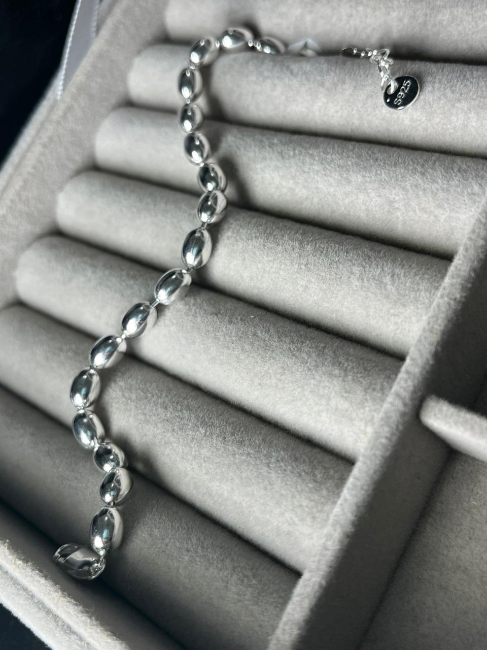 Pulsera con bolitas