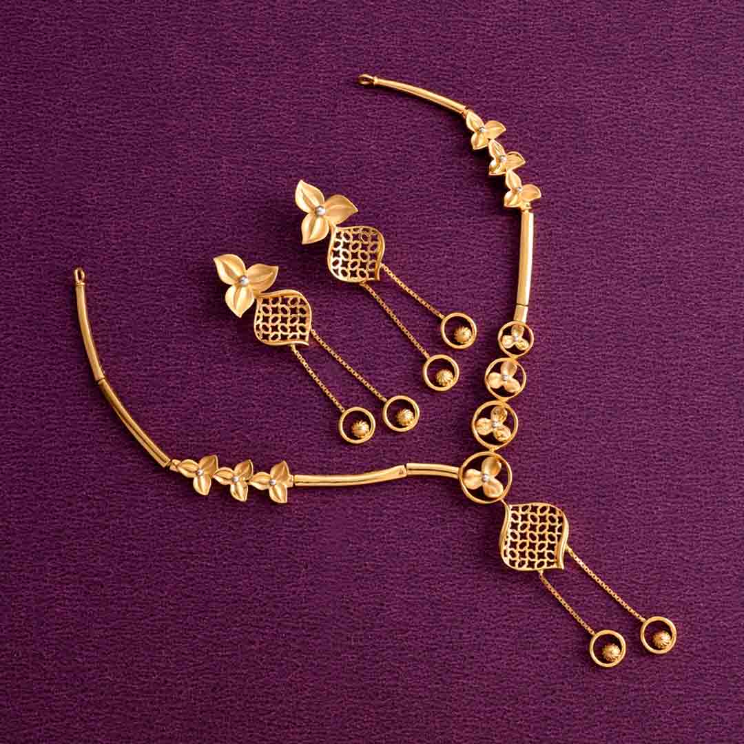 Elegant Gold Necklace and Earrings Set