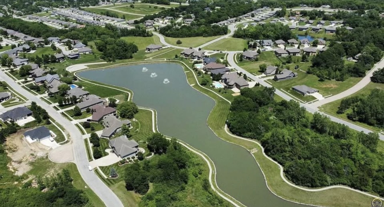 Topeka - KS 4637 SW Shenandoah Ct.