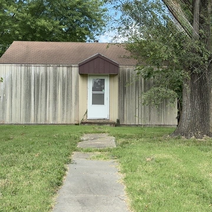 Topeka - KS 1927 SE Illinois Ave 