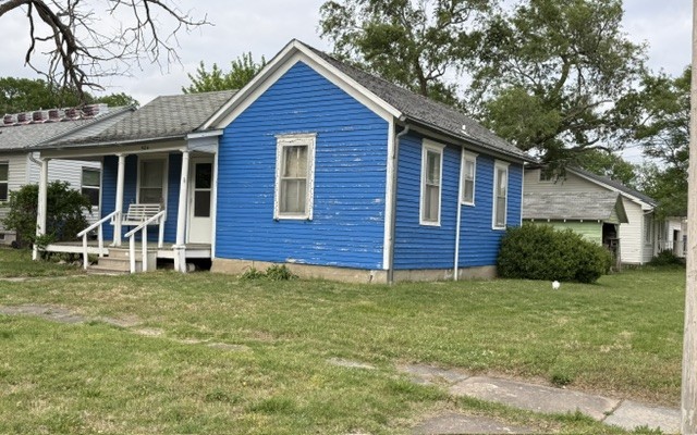 Moundridge - KS 524 S Randall Ave. 