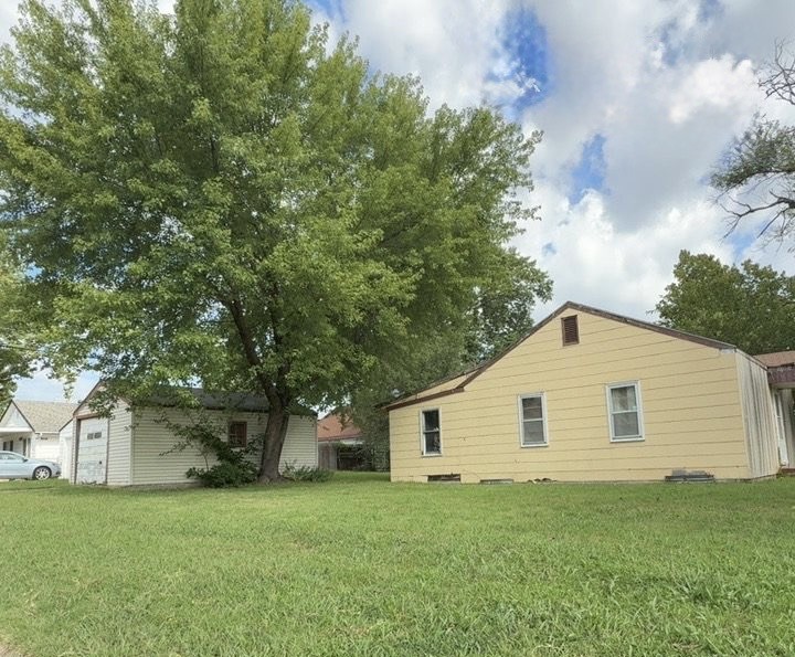 Topeka - KS 1927 SE Illinois Ave 