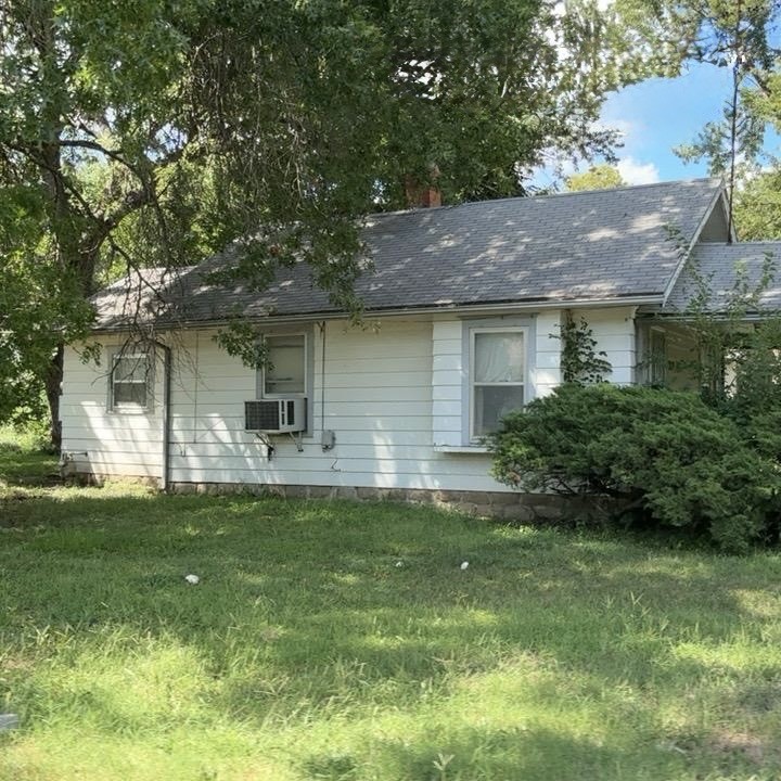 Topeka - KS 339 SE Alkire St 