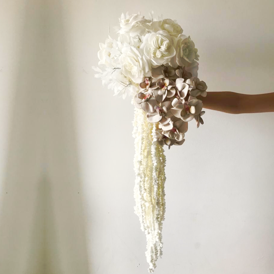 Elegante Ramo de Novia con orquídeas