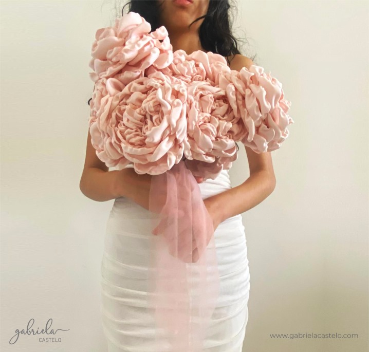 Ramo de novia de peonias rosa claro