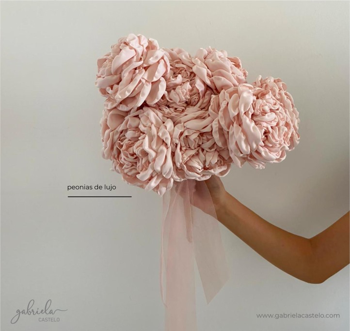 Ramo de novia de peonias rosa claro