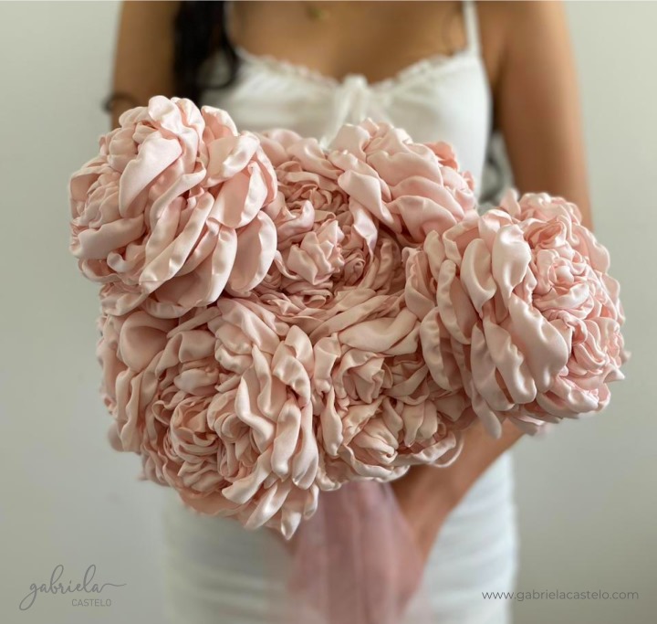 Ramo de novia de peonias rosa claro