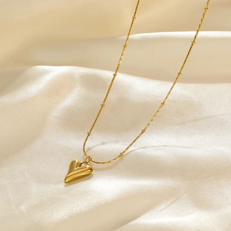 TEULRIP Gold-Plated Stainless Steel Heart Pendant Necklace - Elegant Jewelry 