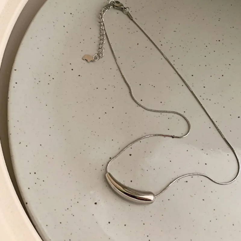 TEULRIP Pepper and Eggplant Charm Necklace - Chic and Minimalistic Stainless Steel Pendant Jewelry 